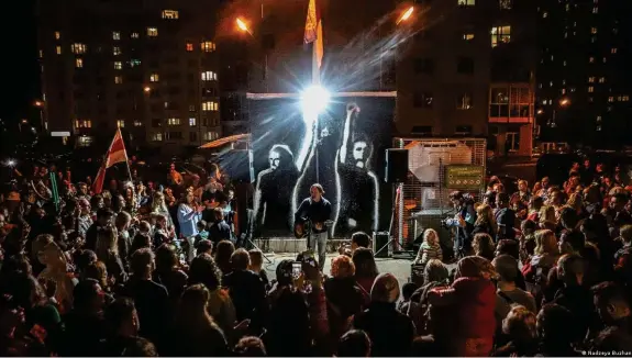  ?? Bild: Nadzeya Buzhan ?? Friedliche­r Protest mit Musik am "Platz des Wandels" in Minsk im Dezember . 2020