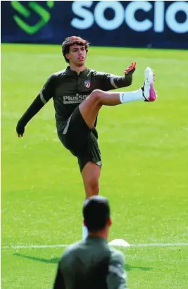  ?? EFE ?? Joao Félix, en el último entrenamie­nto del Atlético antes del partido contra la Real