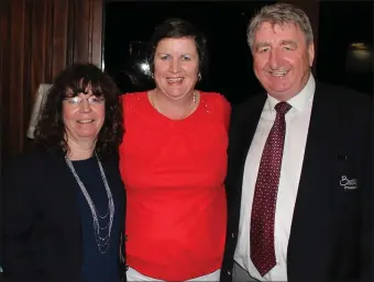  ??  ?? Bunclody lady President Fiona Bodels with her prize-winner, Margaret Moore, and Mick Cowman (President).