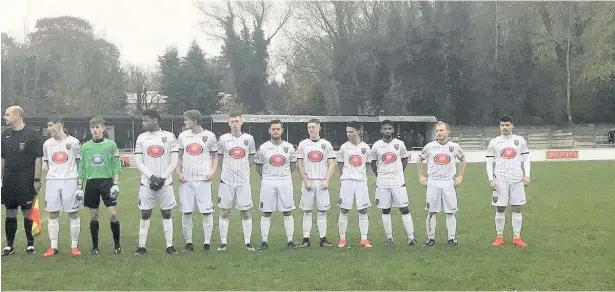  ?? ROB BROWNE ?? The Merthyr Town players lining up before the game against Chesham United