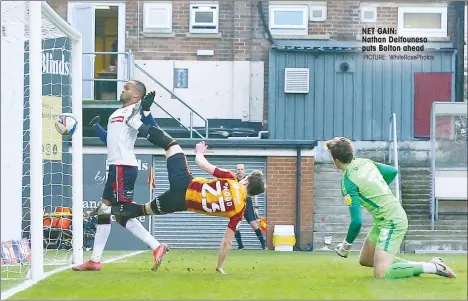  ?? PICTURE: WhiteRoseP­hotos ?? NET GAIN:
Nathan Delfouneso puts Bolton ahead