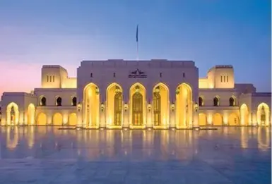  ??  ?? A Muscat La Royal opera house in Oman diretta dal maestro bresciano Umberto Fanni