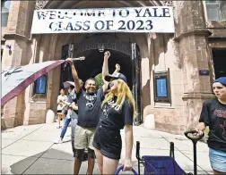  ?? Peter Hvizdak / Hearst Connecticu­t Media ?? Yale University upperclass­men welcome freshmen to campus Aug. 23 as they begin their fall semester.