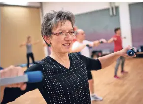  ?? RP-FOTO: RALPH MATZERATH ?? Bodywork bei der SGL in Langenfeld: Ulrike Pfeiffer trainiert schon viele Jahre und das regelmäßig.