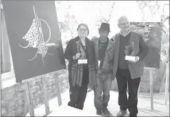  ??  ?? De gauche à droite, les artistes, Aïcha Ibrahim, Saâd Mhazras et Amor Jomni