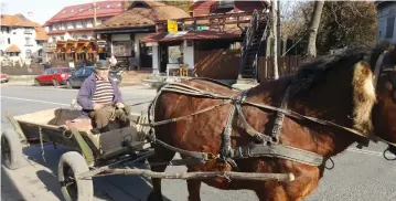  ??  ?? HORSE-DRAWN cart in Bran.