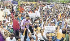  ?? SIDDHARAJ SOLANKI/HT FILE ?? People protest the Una incident where four Dalits were flogged by selfstyled cow vigilantes in Gujarat in 2016.