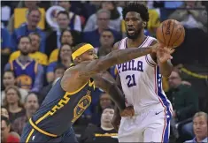  ?? JOSE CARLOS FAJARDO — STAFF PHOTOGRAPH­ER ?? The Warriors’ DeMarcus Cousins reaches in to swat the ball away from the 76ers’ Joel Embiid in the first quarter of Thursday night’s game.