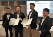  ?? ?? Lee (second from left) showing the mou documents with Johann (second from right). With them are roslan (left) and Chin.