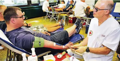  ?? RP-FOTO: HORST SIEMES ?? Florian Jansen aus Lobberich hat bereits 31 Mal Blut gespendet. Nach jedem Mal hat er ein gutes Gefühl.