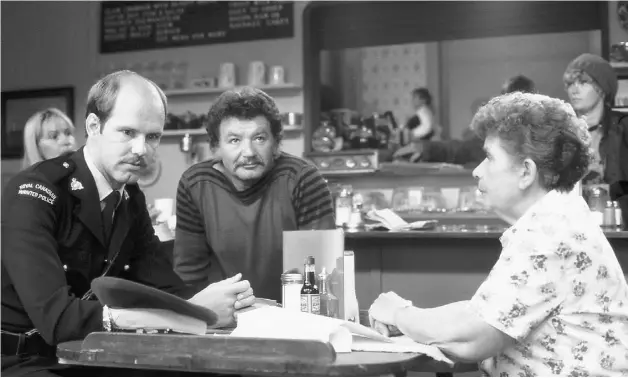  ?? ROY LUCKOW ?? Bruno Gerussi, centre, Jackson Davies and Rae Brown pause during the filming of the 1983 Beachcombe­rs episode Return of Medusa.