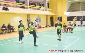  ??  ?? ANTARA aksi pemain sepak takraw.