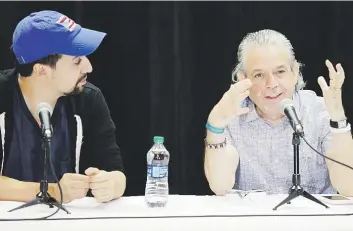  ??  ?? TEMPRANITO. En la mañana de ayer, Lin-Manuel y su padre Luis Miranda anunciaron la otorgación de fondos a siete entidades comunitari­as.