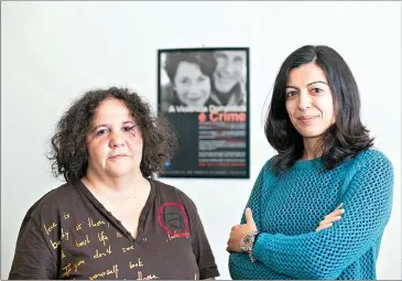  ??  ?? Celina Manita (à esquerda) e Margarida Matias integram a equipa do Gabinete de Estudos e Atendiment­o a Agressores e Vítimas