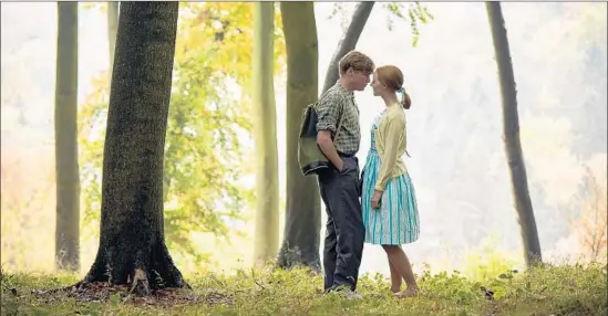  ?? Robert Viglasky Bleecker Street ?? EDWARD (Billy Howle) and Florence (Saoirse Ronan) share a romantic moment. The heart wants what it wants, even if that comes with a painful ignorance.