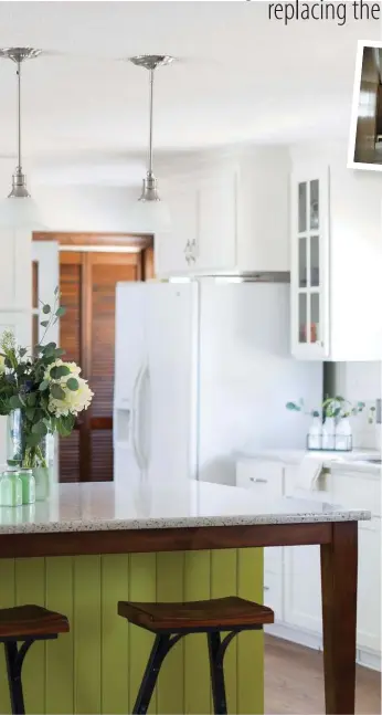  ??  ?? The key is torenovate your kitchen without replacing the entire space. The newly remodeled kitchen has a welcoming open floor plan that encourages conversati­ons and family gatherings.