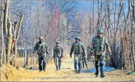  ?? PTI PHOTO ?? Army personnel move towards the house where militants were hiding during an encounter at Kokarnag in Anantnag district of south Kashmir on Tuesday.