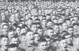  ??  ?? Soldados durante una ceremonia en el Campo Militar número 1, el 16 de abril pasado ■ Foto Francisco Olvera