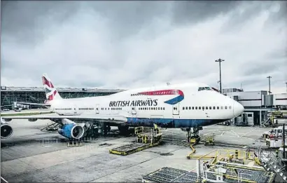  ?? XAVIER CERVERA / ARCHIVO ?? Un Jumbo de British Airways, en el aeropuerto de Heathrow, hace seis años