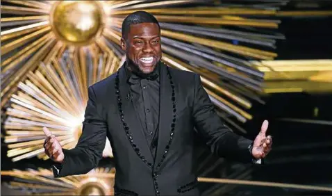  ??  ??  durfte Kevin Hart als Laudator auf die Oscar-Bühne. Im kommenden Jahr wird er dort nun doch nicht zu sehen sein.Fotos: Getty/PR