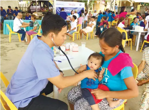  ?? (CONTRIBUTE­D FOTO) ?? HEALTH. Senior citizens, mothers and children in Barangay Panangban, Compostela had themselves checked by doctors during a medical mission in their village last October.