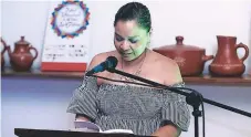  ??  ?? Perla Rivera rindió homenaje a la memoria de Berta Cáceres.