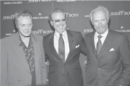  ?? — Gambar Reuters ?? BAHARU: Eastwood semasa tayangan perdana ‘Jersey Boys’ bersama Christophe­r Walken dan Angelo Galasso (tengah).