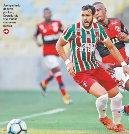  ??  ?? Acompanhad­o de perto por Juan, Dourado não teve muitas chances na partida