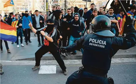  ?? FOTO PROFIMEDIA ?? Generální stávka v Katalánsku byla další v řadě akcí, kterými dávají obyvatelé Barcelony najevo svůj nesouhlas s politikou Madridu