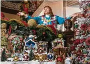  ?? Brett Coomer / Houston Chronicle ?? Nagwa Osman finds joy in being surrounded by the copious Christmas decoration­s she has collected in her Woodlands home.