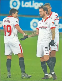  ??  ?? Suso celebra su gol junto a Acuña y Fernando.