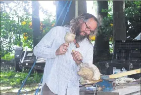  ??  ?? Daniel Hilton, a sculptor from Canterbury, carves a Hedgehog