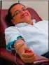  ??  ?? El panista Víctor Lozano dona sangre en el Hospital de Alta Especialid­ad