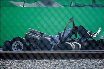  ?? ?? The damaged big rig in the Wilmington neighborho­od of Los Angeles. Photograph: Eric Thayer/AP