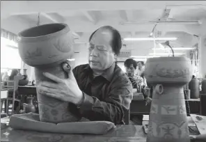  ?? PHOTOS PROVIDED TO CHINA DAILY ?? Top and above: Artist Li Renping has dedicated more than four decades of his life to revitalizi­ng Nixing pottery that dates back 1,300 years.