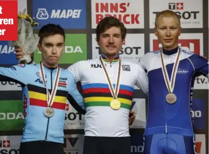  ?? FOTO PHOTO NEWS ?? Bjorg Lambrecht stond ietwat beteuterd op het podium naast Marc Hirschi.