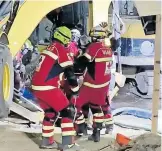  ?? /CORTESÍA ?? Cruz Roja trabajó por varias horas para lograr extraer los restos