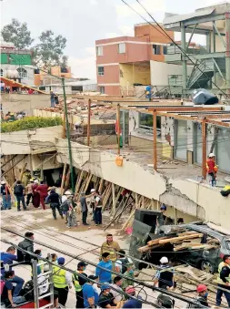  ??  ?? La escuela Enrique Rébsamen, en la colonia Nueva Oriental Coapa, delegación Tlalpan, quedó colapsada por el sismo de 7.1 escala Richter.