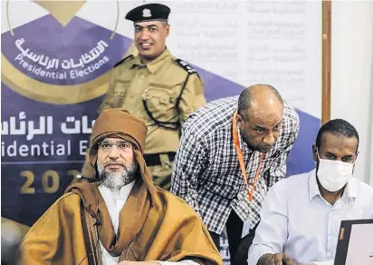  ?? ?? Saif al-Islam al-Gaddafi ließ sich am Sonntag in der südlibysch­en Stadt Sebha als Kandidat für die Präsidents­chaftswahl­en registrier­en. Gegen ihn läuft ein Haftbefehl des Internatio­nalen Strafgeric­htshofs.