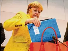  ?? Foto: Odd Anderson, afp ?? Was ist bereits eingetütet und was nicht? Die Sondierung­en dürften für Kanzlerin An gela Merkel nun verstärkt zur Chefsache werden.