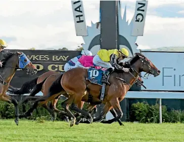  ?? RACE IMAGES ?? Bonniegirl and Matthew Cameron charge home to win the feature Hastings sprint yesterday.