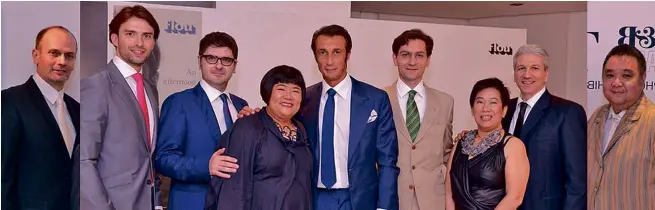 Women in full glow toast 30 years of noninvasiv­e surgery center ...