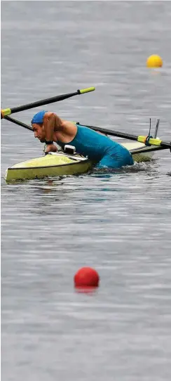  ?? Foto: dpa/Franck Robichon ?? Der Kasache Wadislaw Jakowlew kenterte.