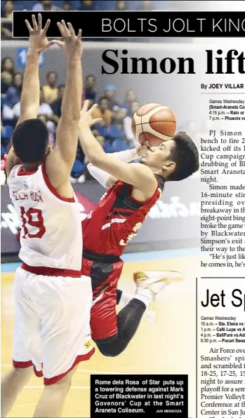  ??  ?? Rome dela Rosa of Star puts up a towering defense against Mark Cruz of Blackwater in last night’s Govenors’ Cup at the Smart Araneta Coliseum. JUN MENDOZA