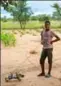  ??  ?? 11. Un jeune bushman, très fier de son modèle réduit de 4x4. Tsumkwe, Namibie.