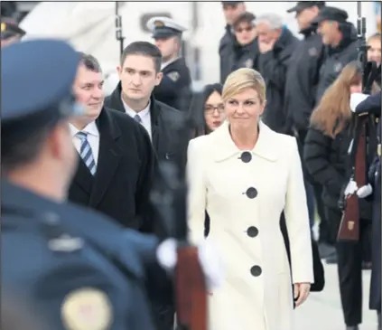  ??  ?? GRABAR-KITAROVIĆ mora odlučiti kako će i s kojim timom na izbore te je li joj strategija umjerenost ili konzervati­vizam. Sigurno je da želi dobiti izbore i da će sve podrediti tome