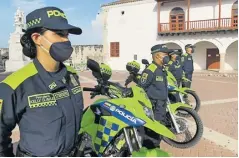 ?? ARCHIVO ?? Patrullero­s en Cartagena lucen el nuevo uniforme.