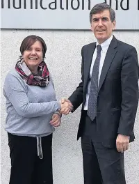  ??  ?? Macclesfie­ld MP David Rutley pictured with Ms Warmer outside Park Lane School.