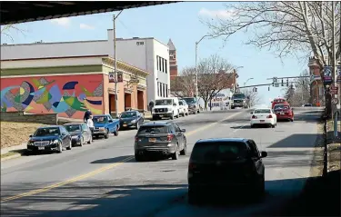  ?? TANIA BARRICKLO — DAILY FREEMAN FILE ?? Broadway in Midtown Kingston, N.Y., looking toward Grand Street, is seen from beneath the CSX railroad overpass.