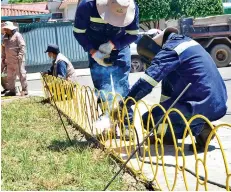  ?? ?? Trabajos de cerrajería en la baranda de la OTB PIL.